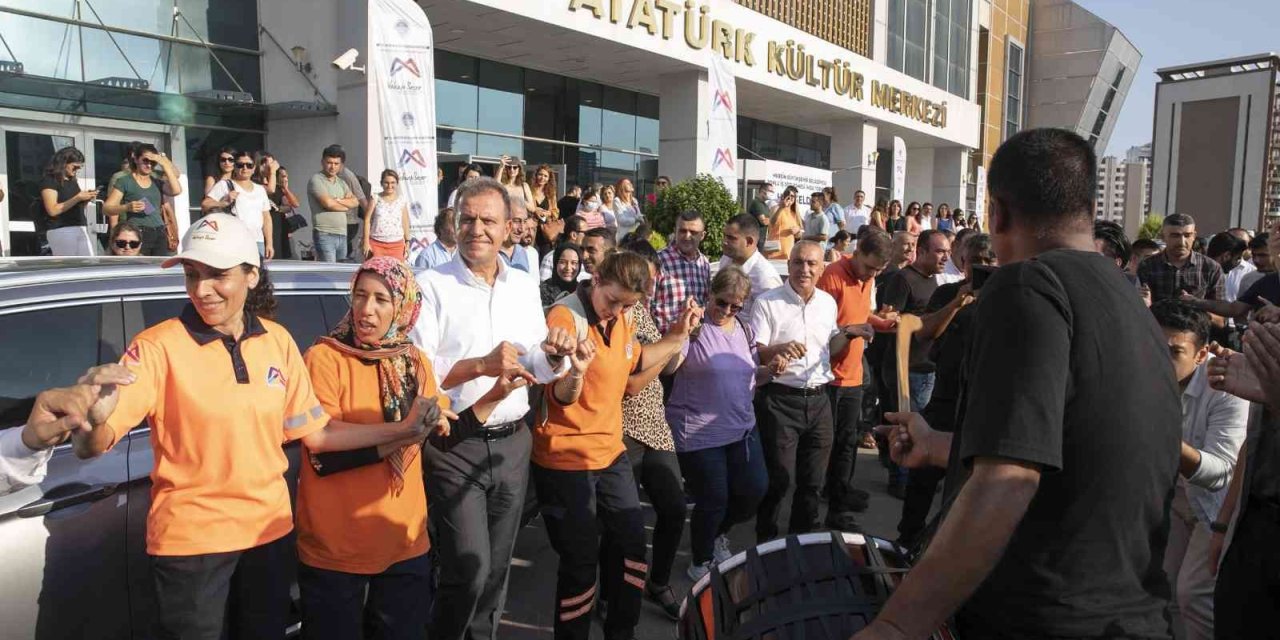 Mersin Büyükşehir Belediyesinde Toplu Sözleşme Sevinci