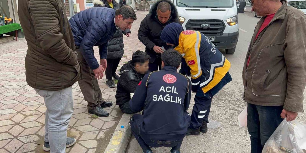 Hafif Ticari Aracın Çarptığı Genç Yaralandı