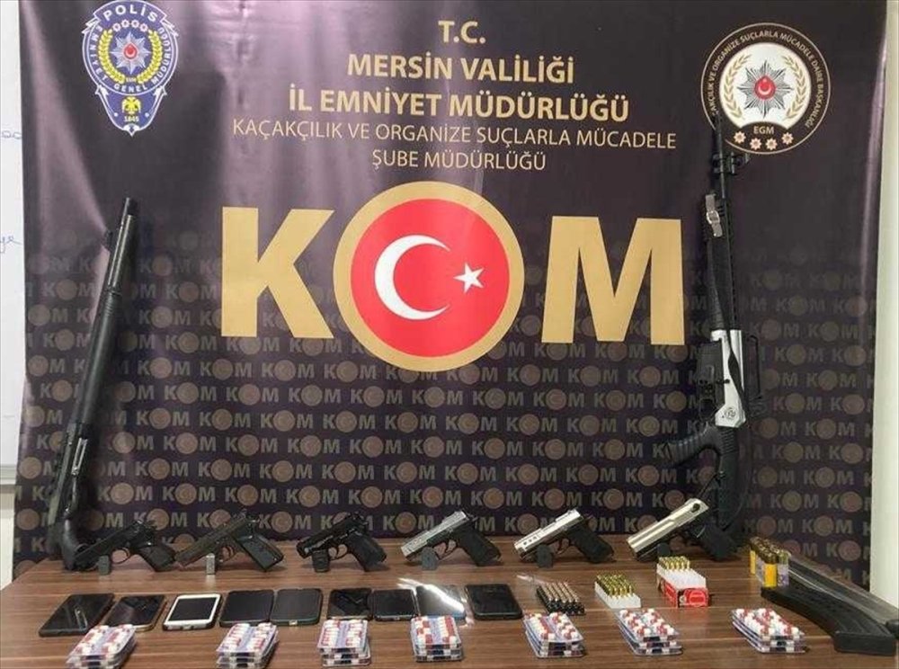 Mersin de Silah Kaçakçılığı Operasyonunda 10 Zanlı Yakalandı