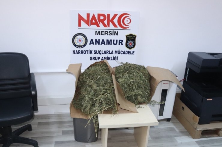 Mersin'de Polisten Kaçan Otomobilden 4 Kilo Uyuşturucu Çıktı