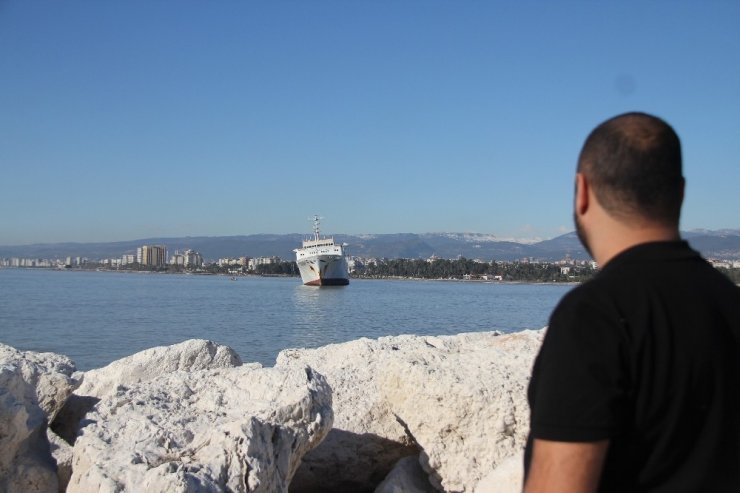 Mersin'de Karaya Oturan Hacizli Gemi Satıldı