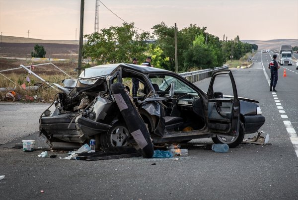 Ankara-konya Kara Yolunda Kaza: 5 Yaralı