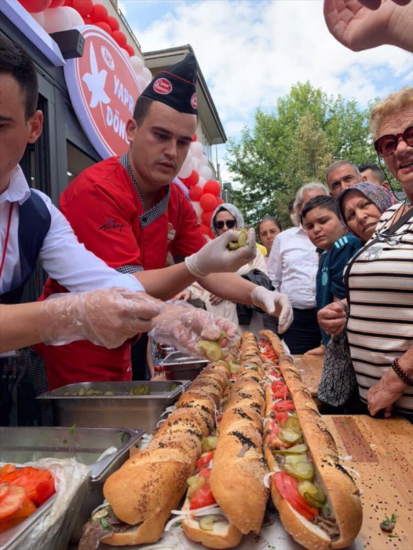 Yaprak Dönercisi'nin 20. Şubesi Açıldı