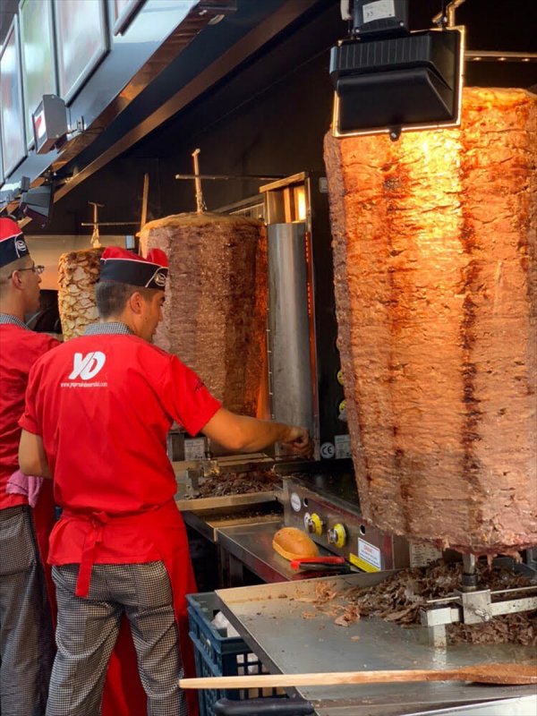 Yaprak Dönercisi'nin 20. Şubesi Açıldı