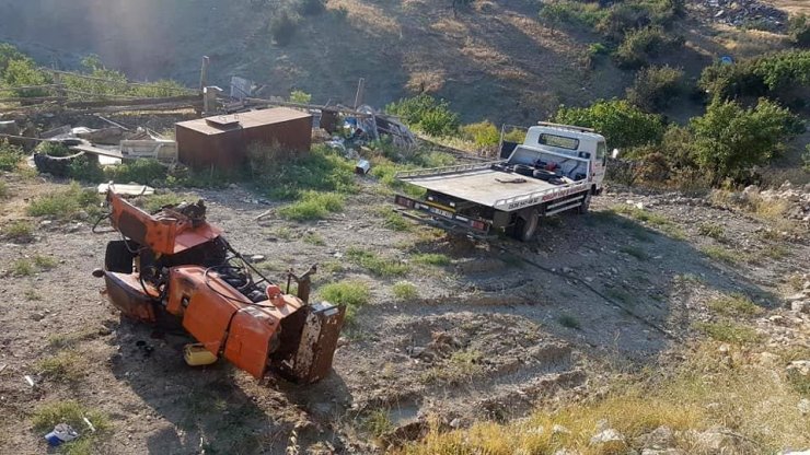 Karaman’da Traktör Şarampole Yuvarlandı: 1 Yaralı