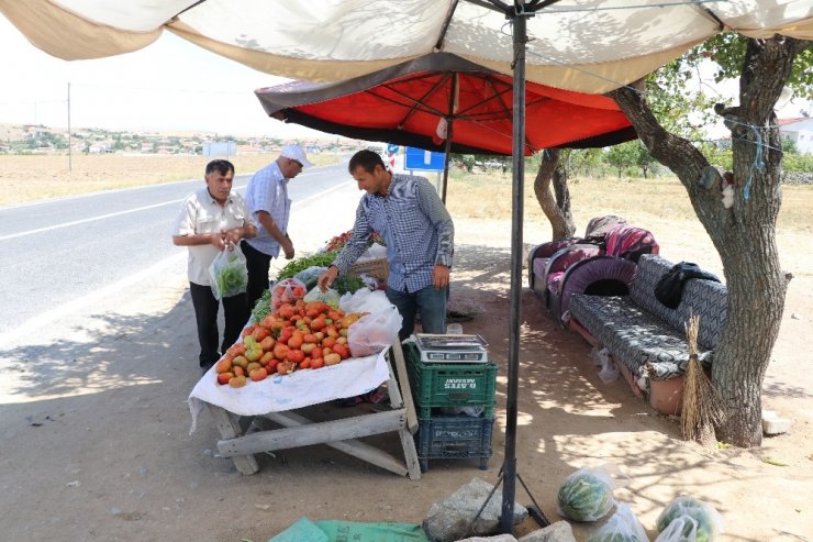 Aksaray'da Bahçeden Yol Kenarında Sıcak Satış