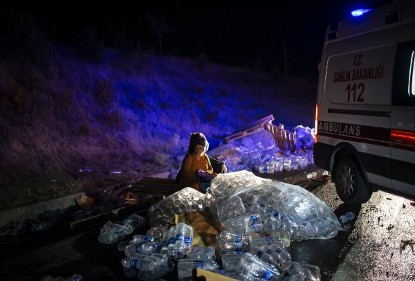 Başkentte Tır Devrildi: 1 Yaralı