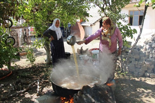 Yalıhüyük'te Pekmez Kaynatma Telaşı