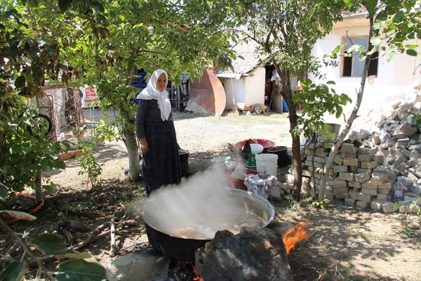 Yalıhüyük'te Pekmez Kaynatma Telaşı