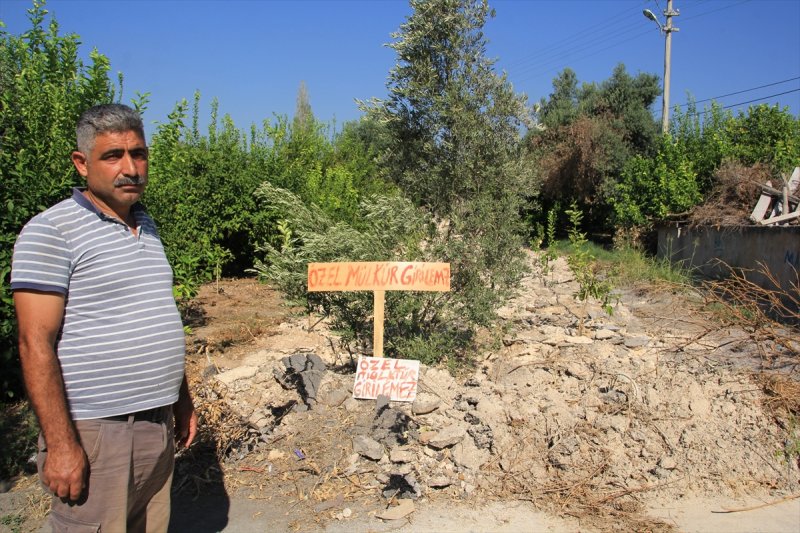 Arazisinden Geçtiğini İddia Ettiği Yolu Trafiğe Kapattı