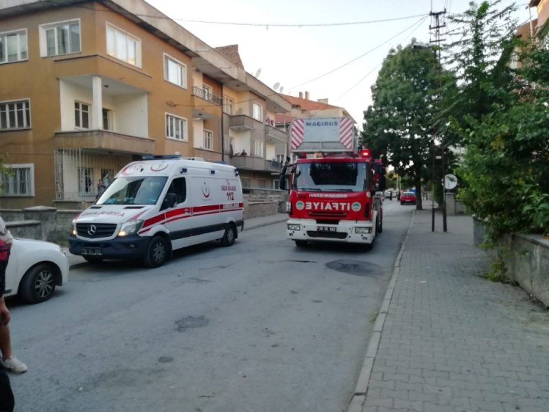 Çatı Katındaki Kayseri'de Yangın PaniğiÇıkan Yangın İtfaiye Ekiplerince Söndürüldü