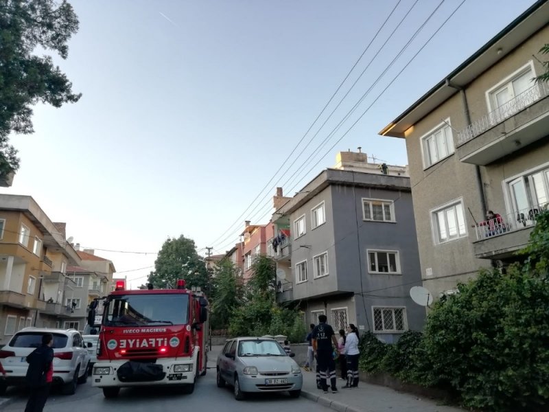 Çatı Katındaki Kayseri'de Yangın PaniğiÇıkan Yangın İtfaiye Ekiplerince Söndürüldü