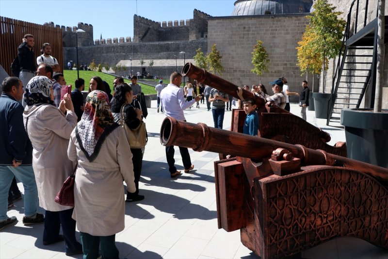 Tarihi Kayseri Kalesi'ne Ziyaretçi İlgisi