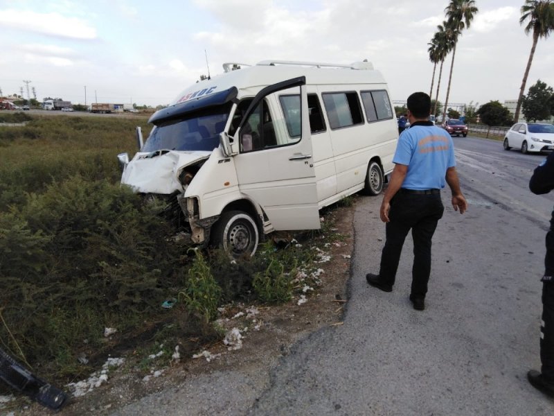 Minibüs İle Otomobilin Çarpışması Sonucu 5 Kişi Yaralandı