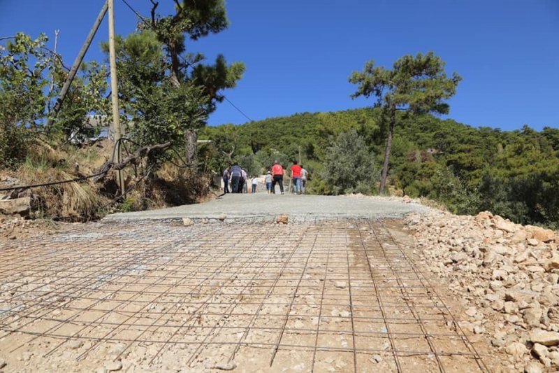 Kaş'ın İslamlar Mahallesinde Beton Yol Uygulaması Yapıldı