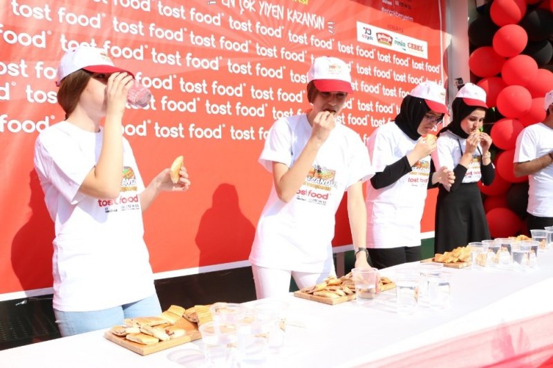 Aksaray'da Tost Ve Sandviç Yemek İçin Yarıştılar