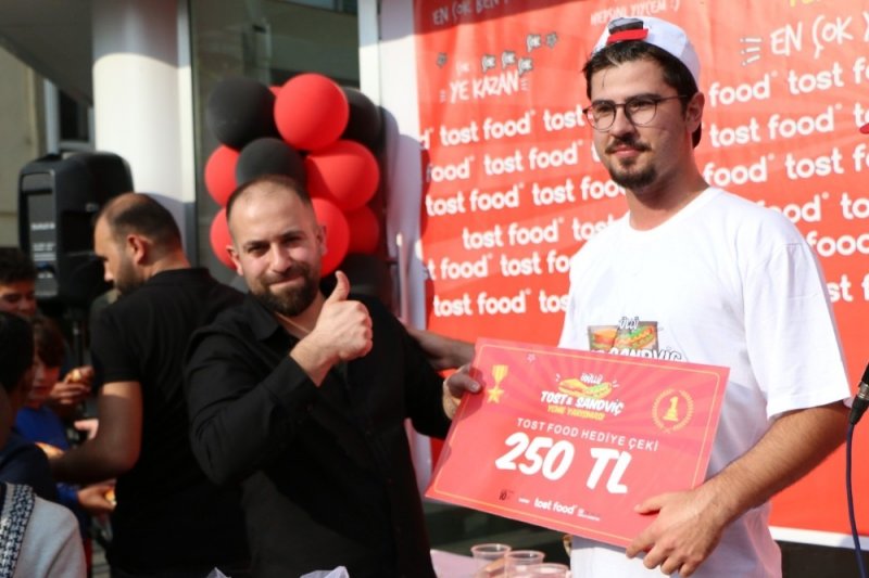 Aksaray'da Tost Ve Sandviç Yemek İçin Yarıştılar