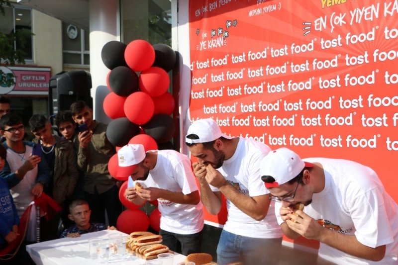 Aksaray'da Tost Ve Sandviç Yemek İçin Yarıştılar