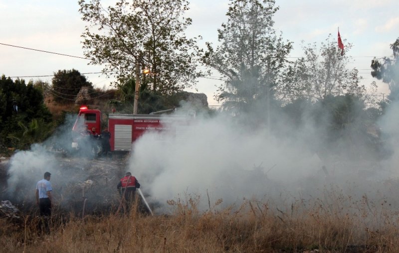 Mersin'de Aynı Arsada 3 Saat Arayla 2 Kez Yangın Çıktı