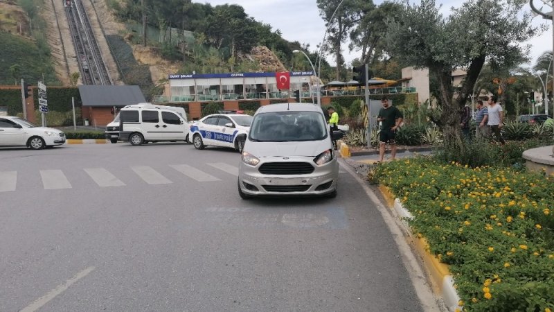 Antalya'da İki Kişinin Yaralandığı Kazada Işık İhlali İddiası