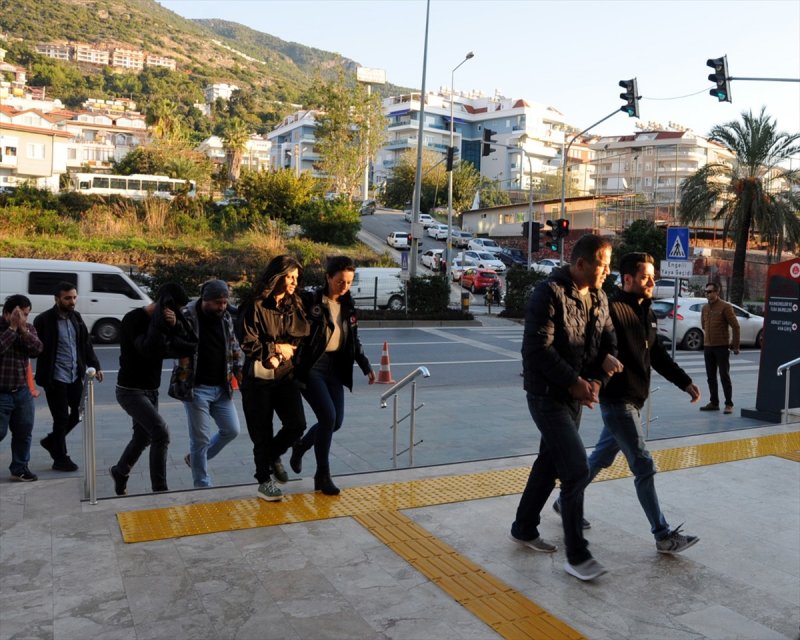 Antalya'daki Uyuşturucu Operasyonunda Gözaltına Alınan 16 Zanlı Tutuklandı