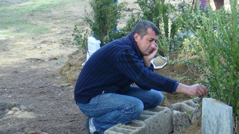 Annesinin, Babasının, Eşinin Ve Oğlunun Öldüğü Kazadan Üzerine Çay Dökülmesi Sayesinde Kurtulmuş