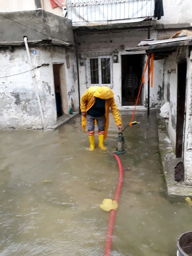 Akdeniz’de Yağmurun Verdiği Hasar Onarılıyor