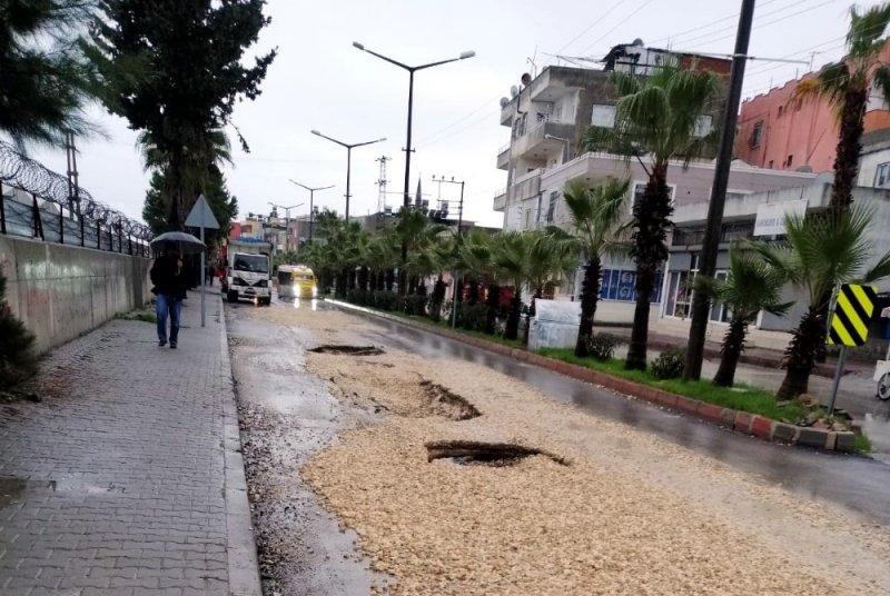 Akdeniz’de Yağmurun Verdiği Hasar Onarılıyor