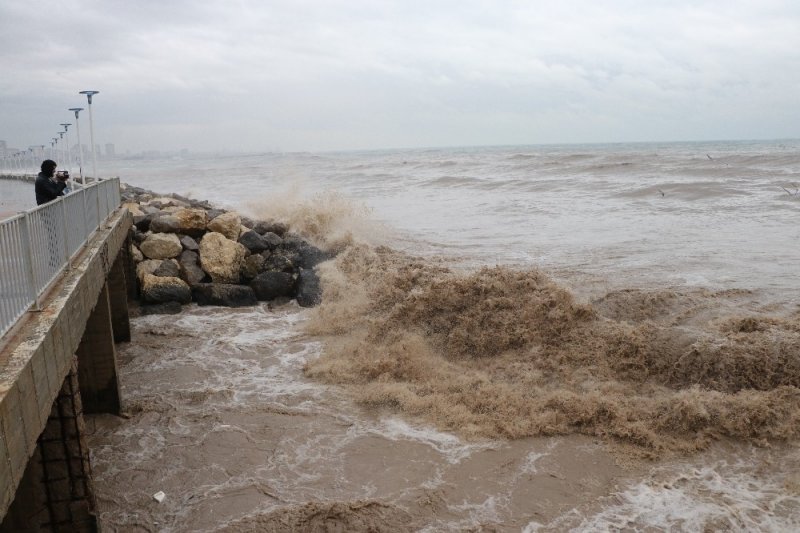 Mersin'de Şiddet Yağışlar Etkin Oldu