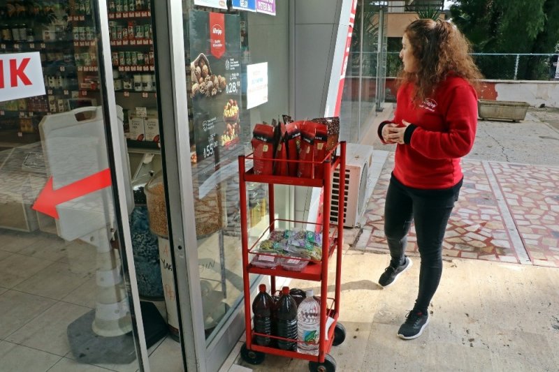 Kampanyadaki Cevizleri ’Yengeç’ Gibi Çaldı, Ardından Kendi Sattı