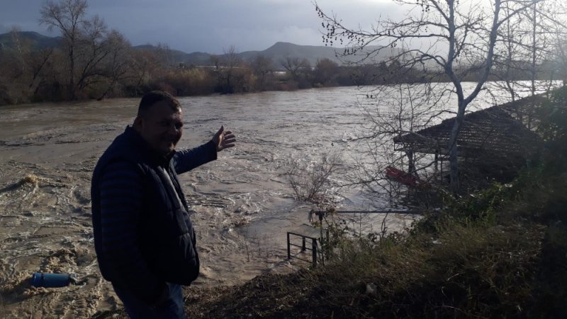 Irmak Taştı Zeytinlik Ve Portakal Ağaçları Sular Altında Kaldı