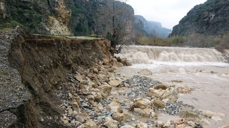 Selden Çöken, Heyelandan Kapanan Yol Kısmen Açıldı