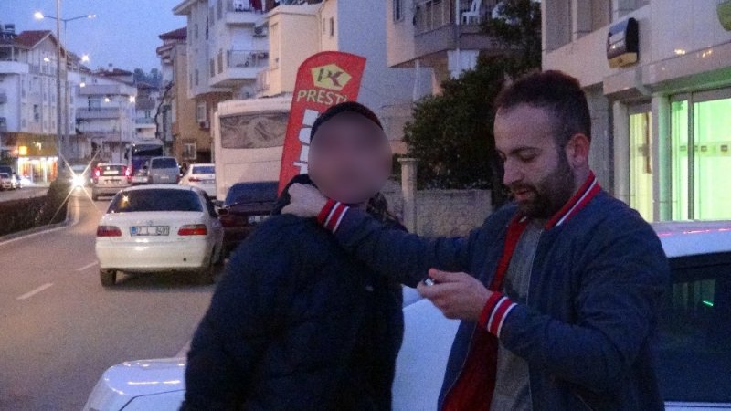 Çakmak Gazı Kullanarak Kendinden Geçen Gençlere Polis Baskını