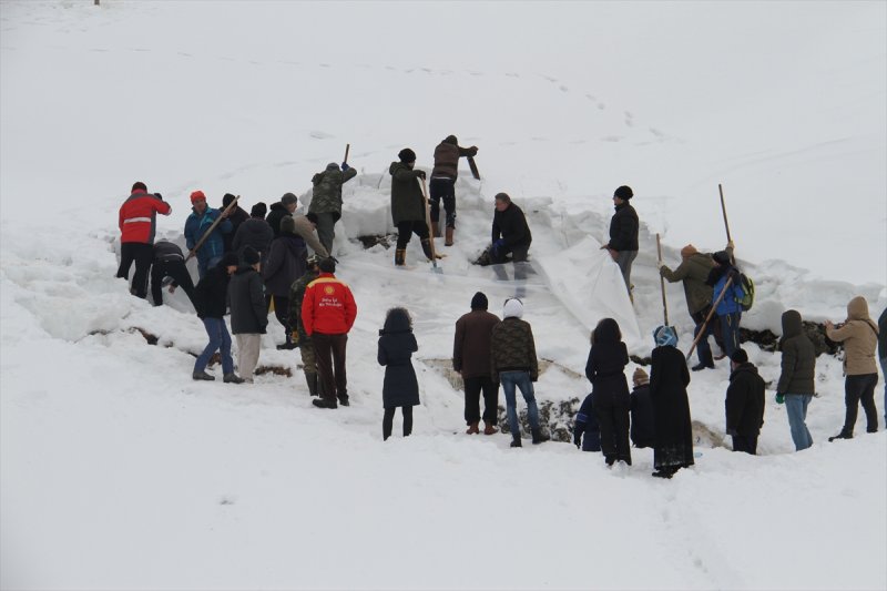 Yazın Kullanmak İçin Kış Karını Depoluyorlar