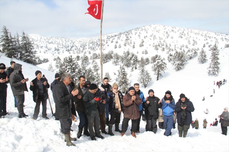 Yazın Kullanmak İçin Kış Karını Depoluyorlar