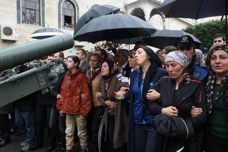 Mersinli Şehit Annesi, Evladını Asker Selamı İle Uğurladı