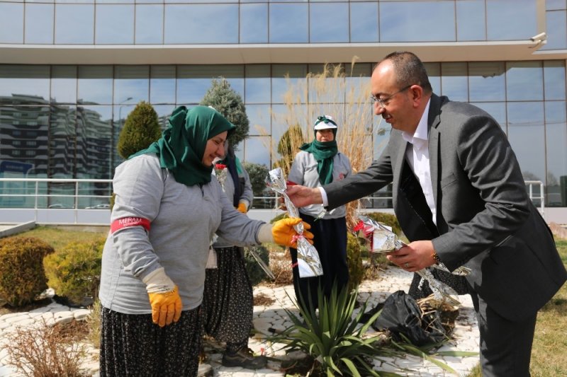 8 Martta Meram'da Gelenek Bozulmadı