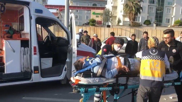 Alanya’da Otomobille Çarpışan Motosiklet Sürücüsü Ağır Yaralı