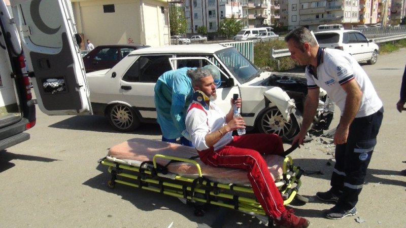 Antalya'da Otomobiller Çarpıştı: 1 Yaralı