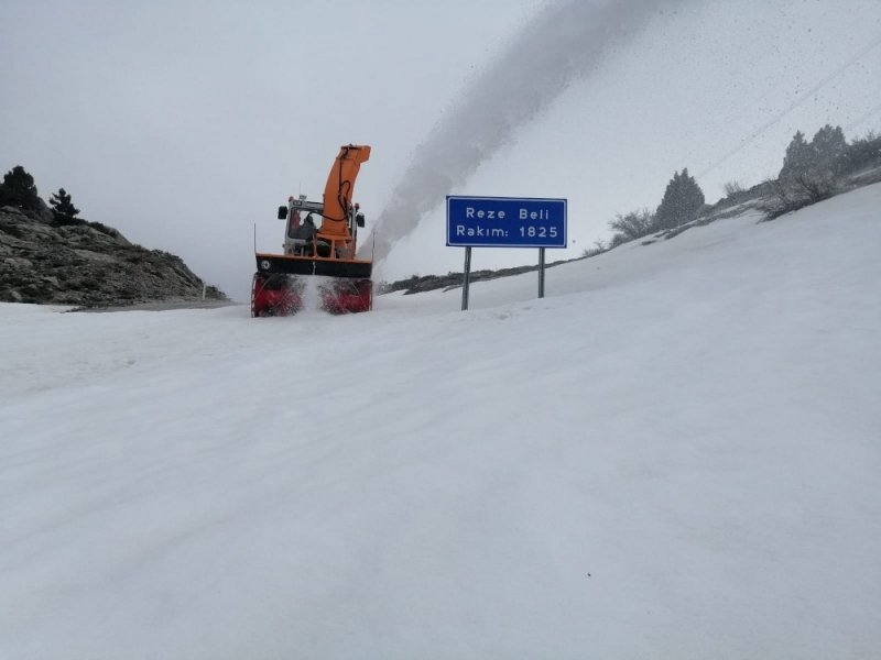 Seydişehir Derebucak Yolunda Nisan Karı