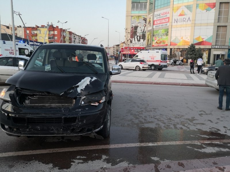 Aksaray'da Yaralı Sürücü Zorlukla Hastaneye Götürüldü