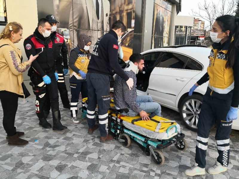 Aksaray'da Yaralı Sürücü Zorlukla Hastaneye Götürüldü