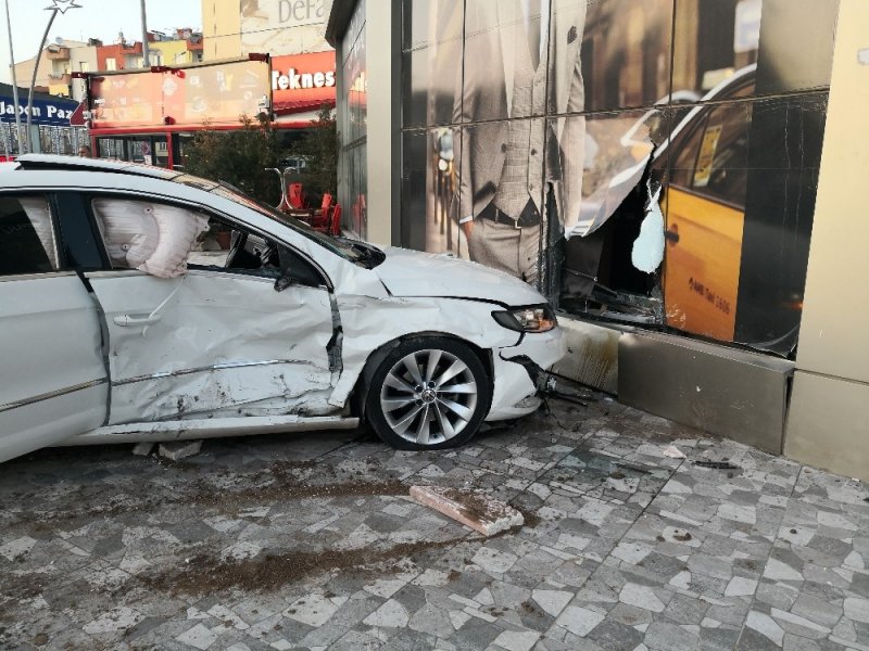 Aksaray'da Yaralı Sürücü Zorlukla Hastaneye Götürüldü