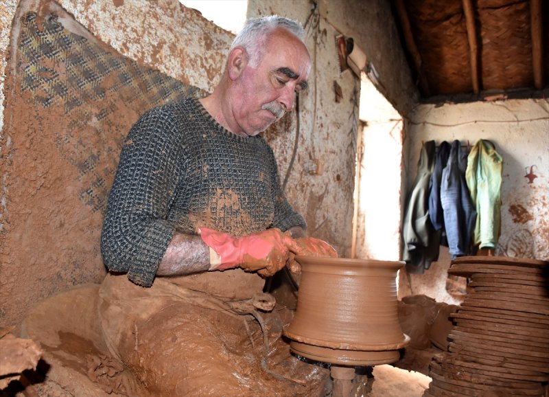 Toprak Ustası Çanak, Çömlek Ve Güveç Talebine Yetişemiyor