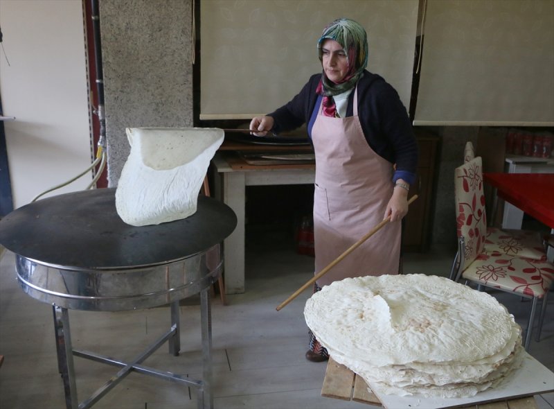 Aksaray'ın Tescilli Lezzeti İncelek Tatlısı İftar Sofralarını Süslüyor