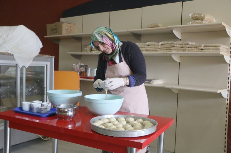 Aksaray'ın Tescilli Lezzeti İncelek Tatlısı İftar Sofralarını Süslüyor