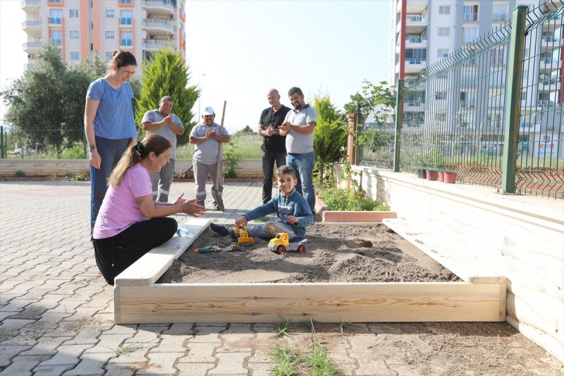 Mersin'de 5 Yaşındaki Çocuğa Kum Havuzu Sürprizi Yapıldı