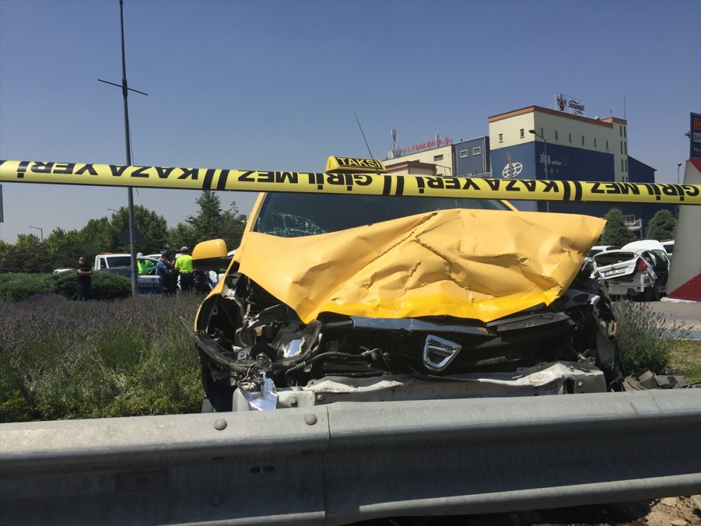 Konya'da Taksi İle Otomobil Çarpıştı: 1 Ölü, 5 Yaralı