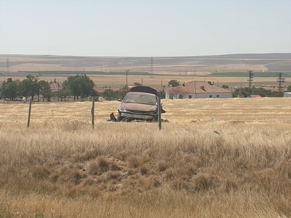 Konya'da Yoldan Çıkan Otomobildeki Yabancı Uyruklu 2 Kişi Yaralandı