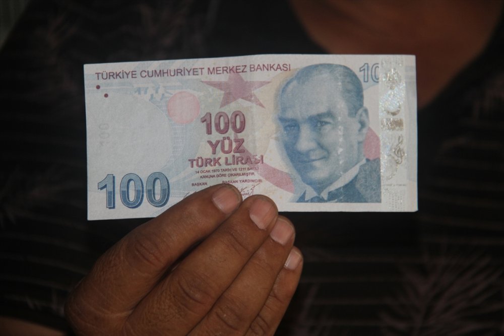 Hatalı Basım 100 Lirayı Satışa Çıkardı